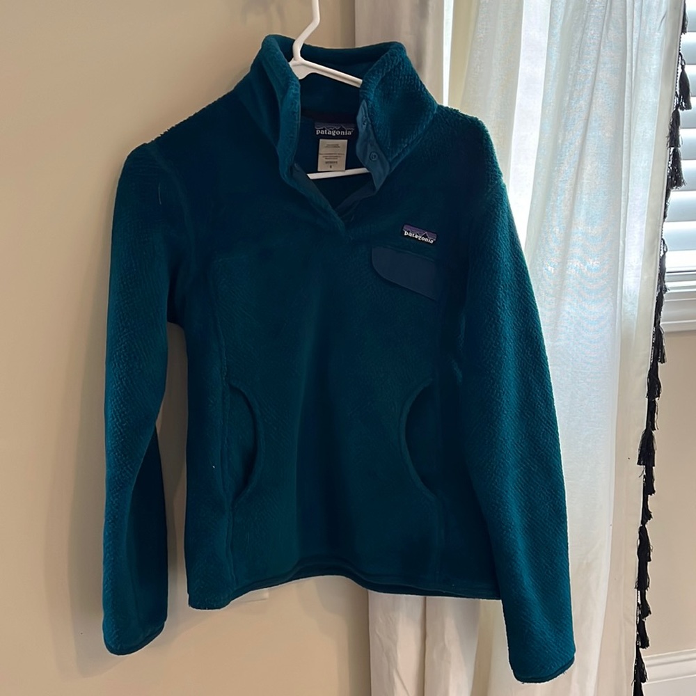 Patagonia pullover size small in teal